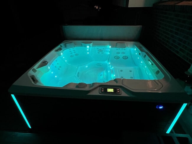 Building Photo - 7012 Ingalls St