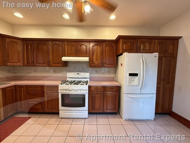 Building Photo - 25 Putnam St