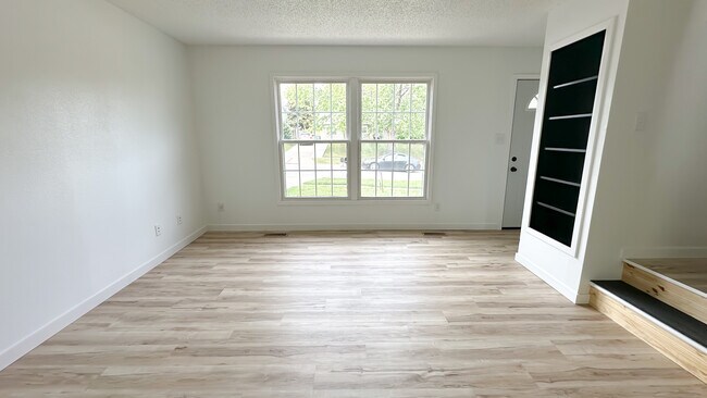 Building Photo - 828 Wildwood Rd