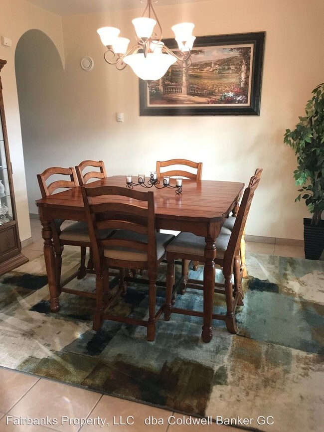 Foto del edificio - 4 br, 3 bath House - 649 W. 5th Ave