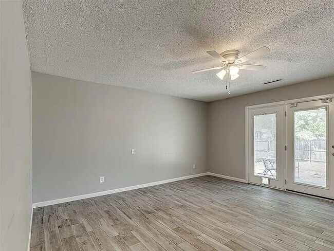 Foto del edificio - 4709 Newport Dr