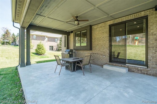 Foto del edificio - 2960 Plum Creek Dr