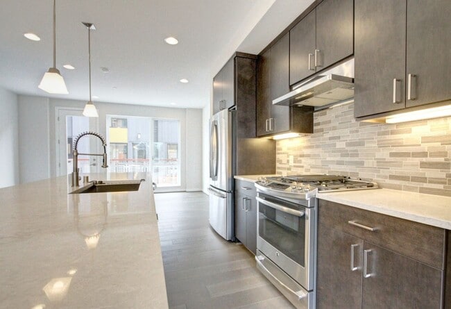 Building Photo - 3Bd/2.75Ba Seattle Townhouse