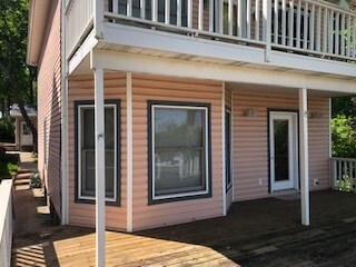 2-story deck with river view - 308 Marsh St