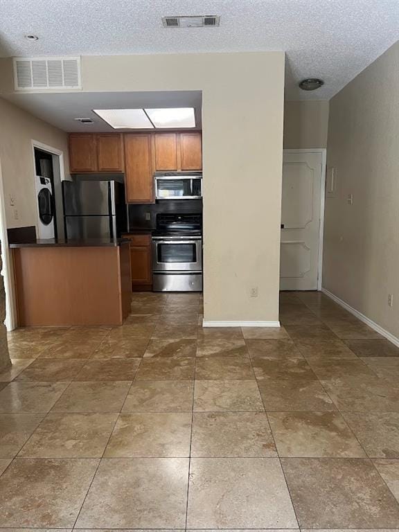 Building Photo - 806 W 24th St