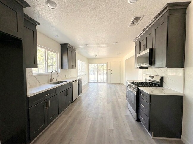 Building Photo - 15050 Cottage Ave