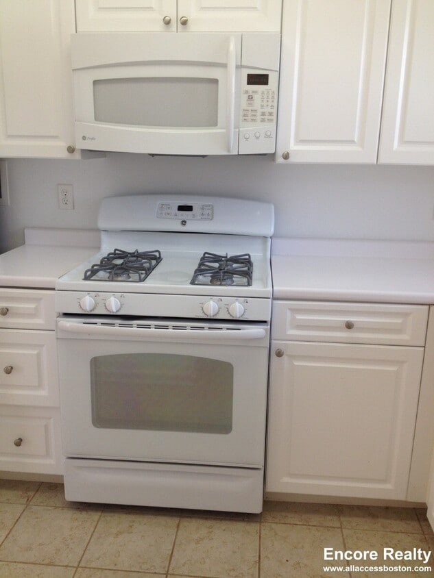 Building Photo - 274 Independence Dr