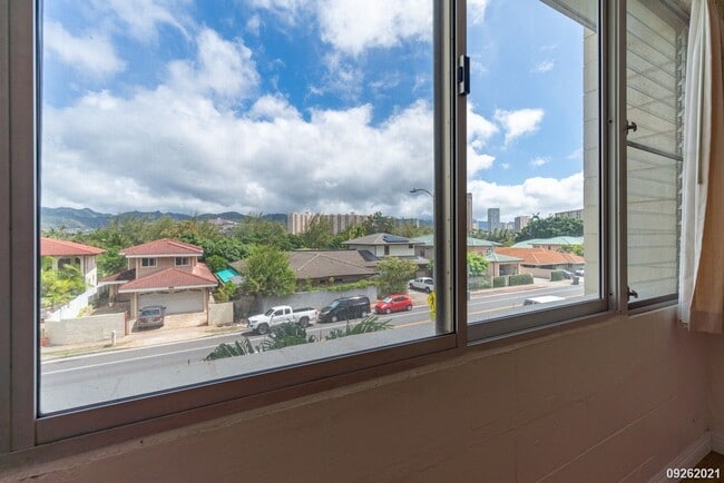 Building Photo - Salt Lake 1 BR/1BA Condo with 1 ASSIGNED P...