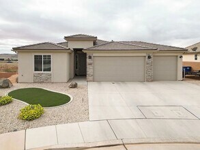 Building Photo - 512 E Todd Pl