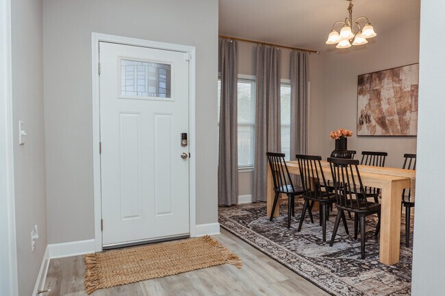 Building Photo - 105 Sago Palm Wy