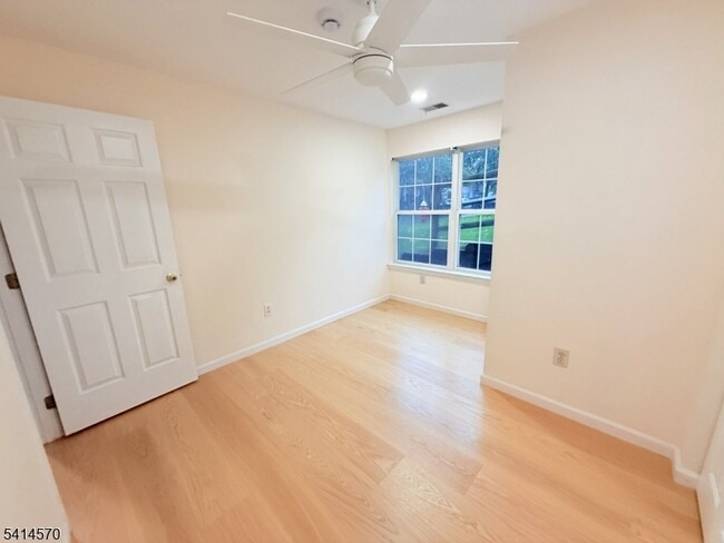 Foto del edificio - 2088 Edward Ct