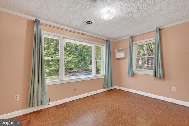 Foto del edificio - 6013 Neilwood Dr