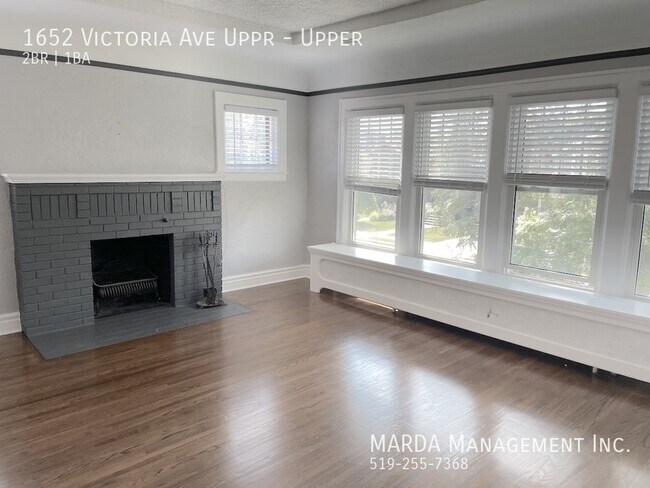 Building Photo - CHARMING 2 BED/1 BATH UPPER ON VICTORIA + HYDRO & GAS