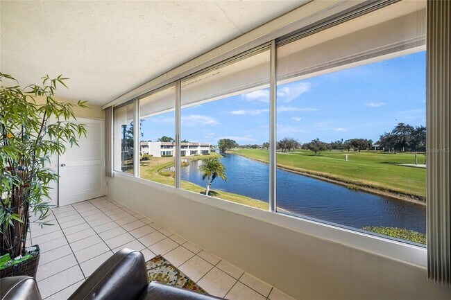 Foto del edificio - 7193 W Country Club Dr N