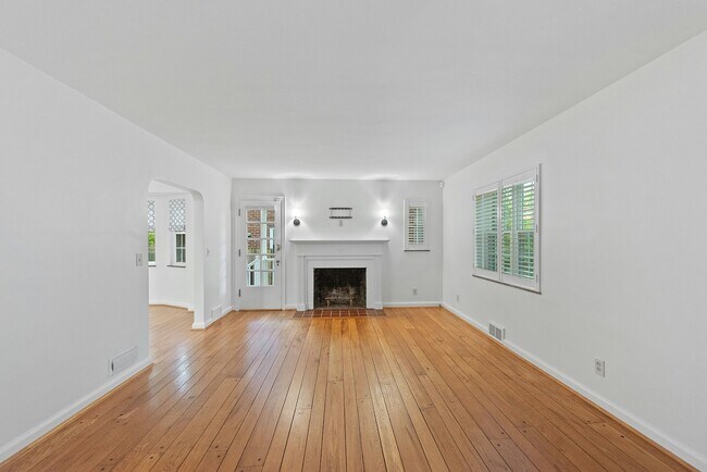 Building Photo - 3216 Grischy Ln