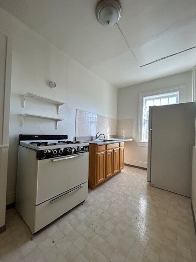 Foto del edificio - 1 Bed 1 Bath- with Hardwood Floors in Down...