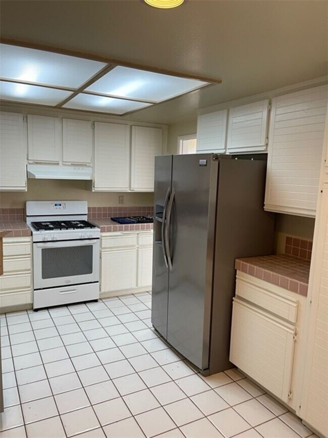 Building Photo - 15905 Oro Glen Dr