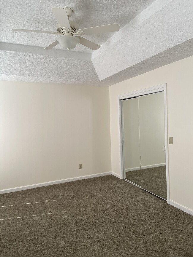 Building Photo - 9025 Pine Tree Cir