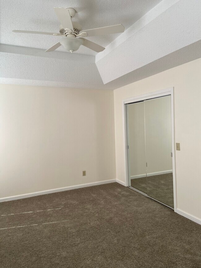 Foto del edificio - 9025 Pine Tree Cir