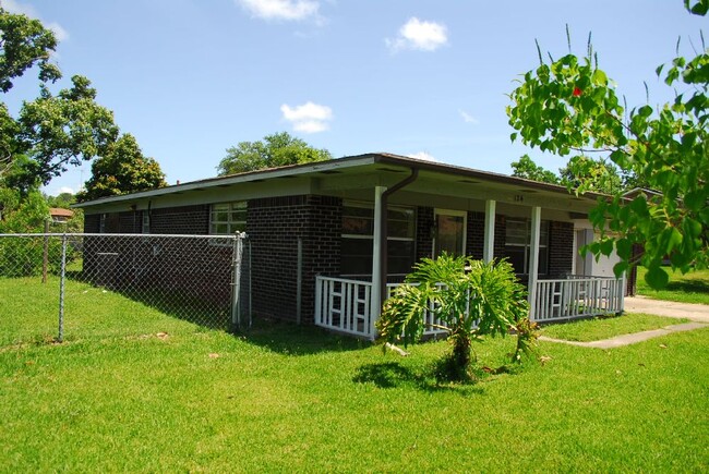 Foto del edificio - 124 Deanna St