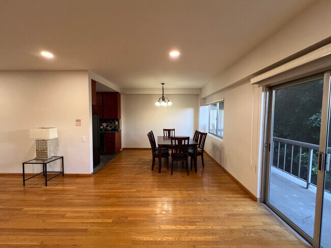 Foto del edificio - 622 S Barrington Ave