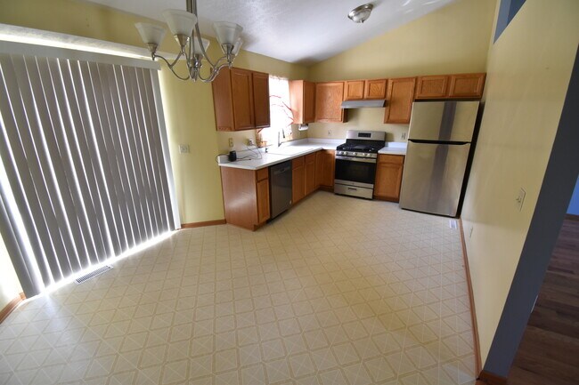 Foto del edificio - 335 Channing Ave