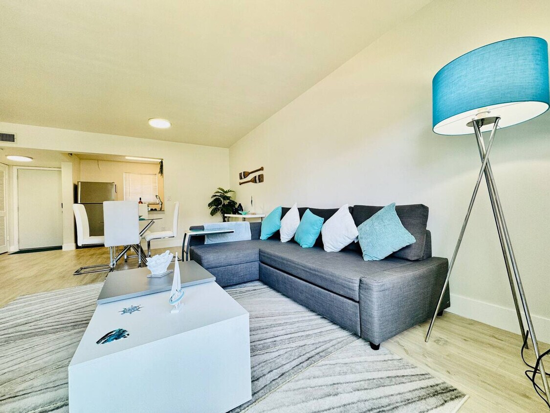 Foto principal - 3626 NE 168th St