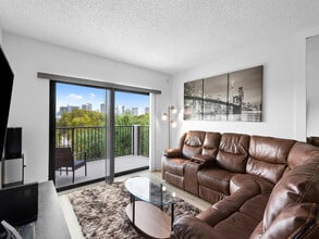 Building Photo - 900 River Reach Dr