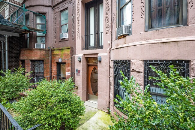 Entrance - 310 W 89th St