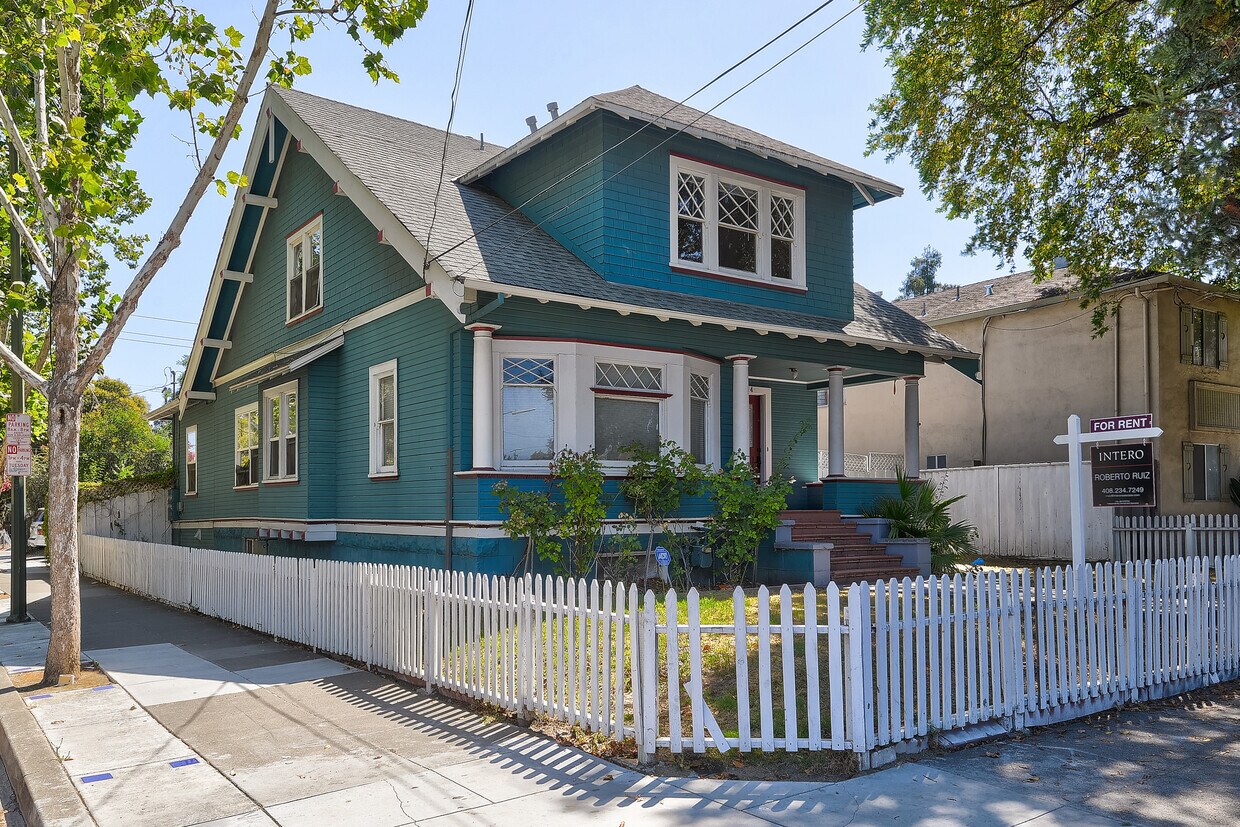Primary Photo - 704 S 10th St