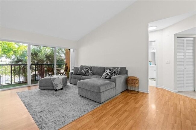 Foto del edificio - 8851 Wiles Rd