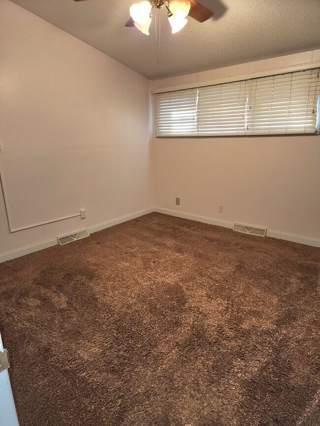 Foto del edificio - 4 Bedroom, 1 3/4 Bathroom