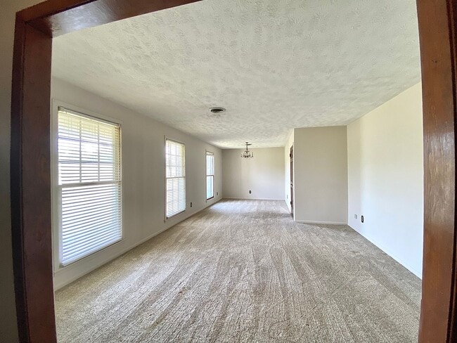 Building Photo - 551 Bissell Rd