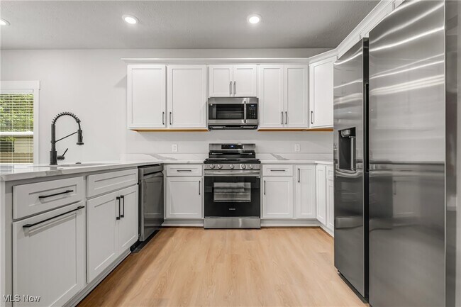 Foto del edificio - 300 N Bissell Rd