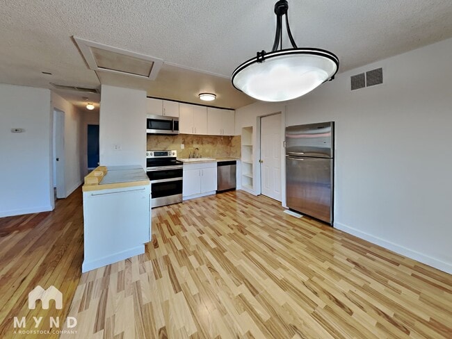 Foto del edificio - 904 Ferndale Cir NE