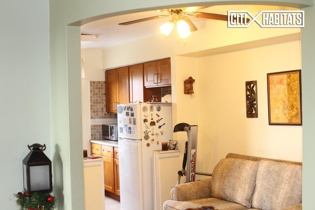 Foto del edificio - 8425 118th St
