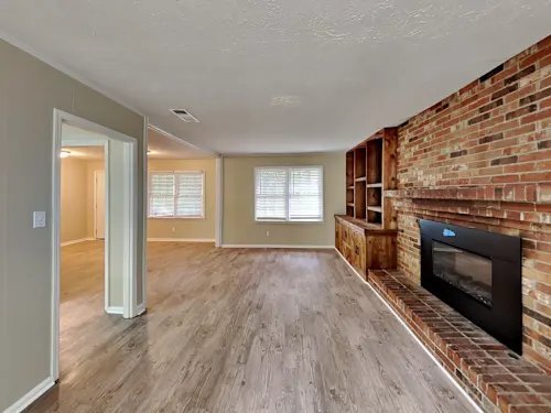 Foto del edificio - 5674 Elmtree Dr