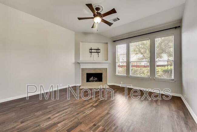 Foto del edificio - 1325 Mockingbird Dr