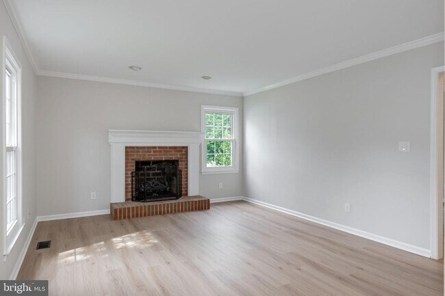 Foto del edificio - 561 Tiffany Ct