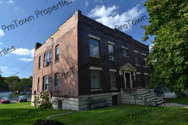 Building Photo - 213 N Hickory St
