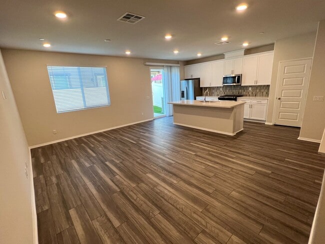 Building Photo - Brand new Condo with SOLAR for LEASE in Te...