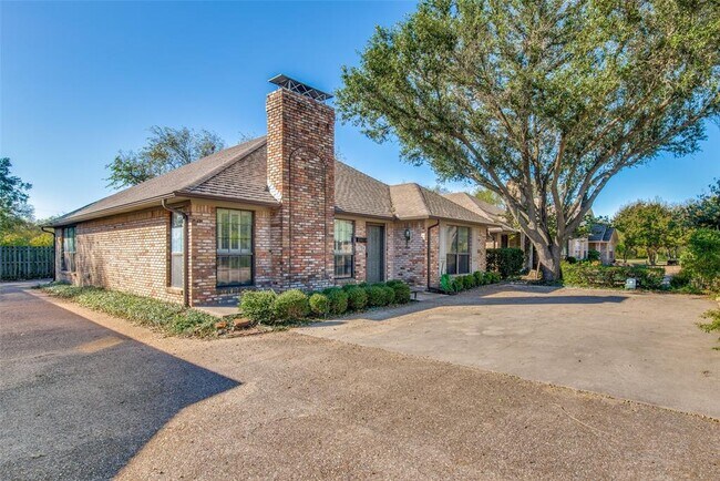 Foto del edificio - 1211 Meadow Ridge Dr