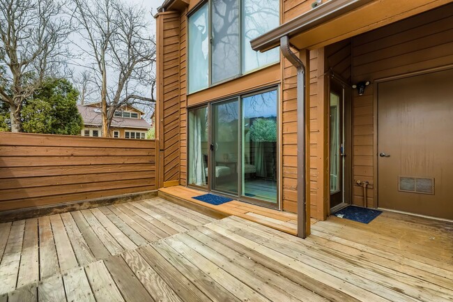 Building Photo - 3117 Bell Dr