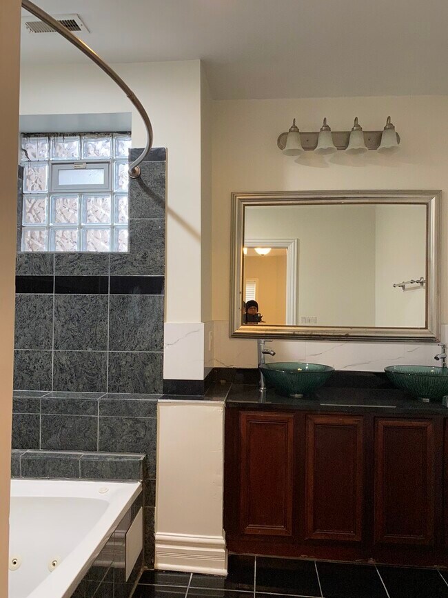 Foto del edificio - 7010 S Merrill Ave