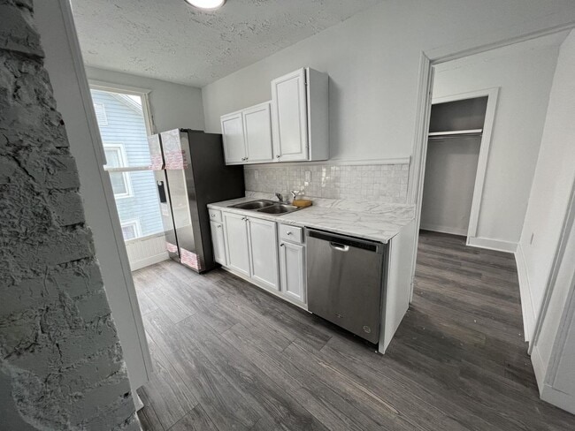 Building Photo - 426 Park Ave