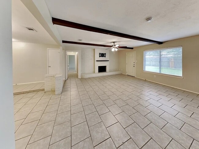 Building Photo - 16402 Forest Bend Ave