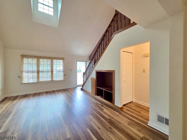 Foto del edificio - 200 Bamburgh Ct