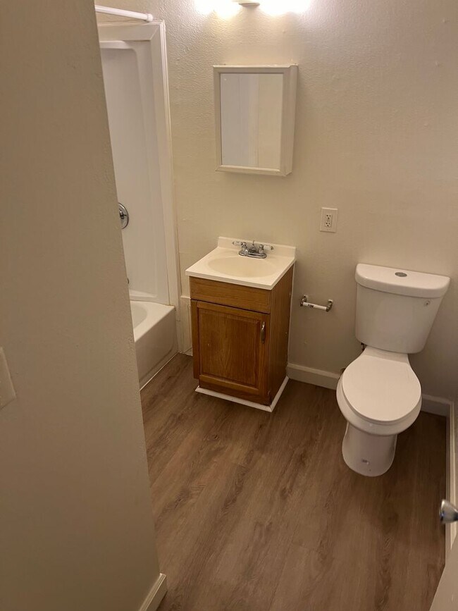 Building Photo - Affordable 1 Bedroom Condo in Central Las ...