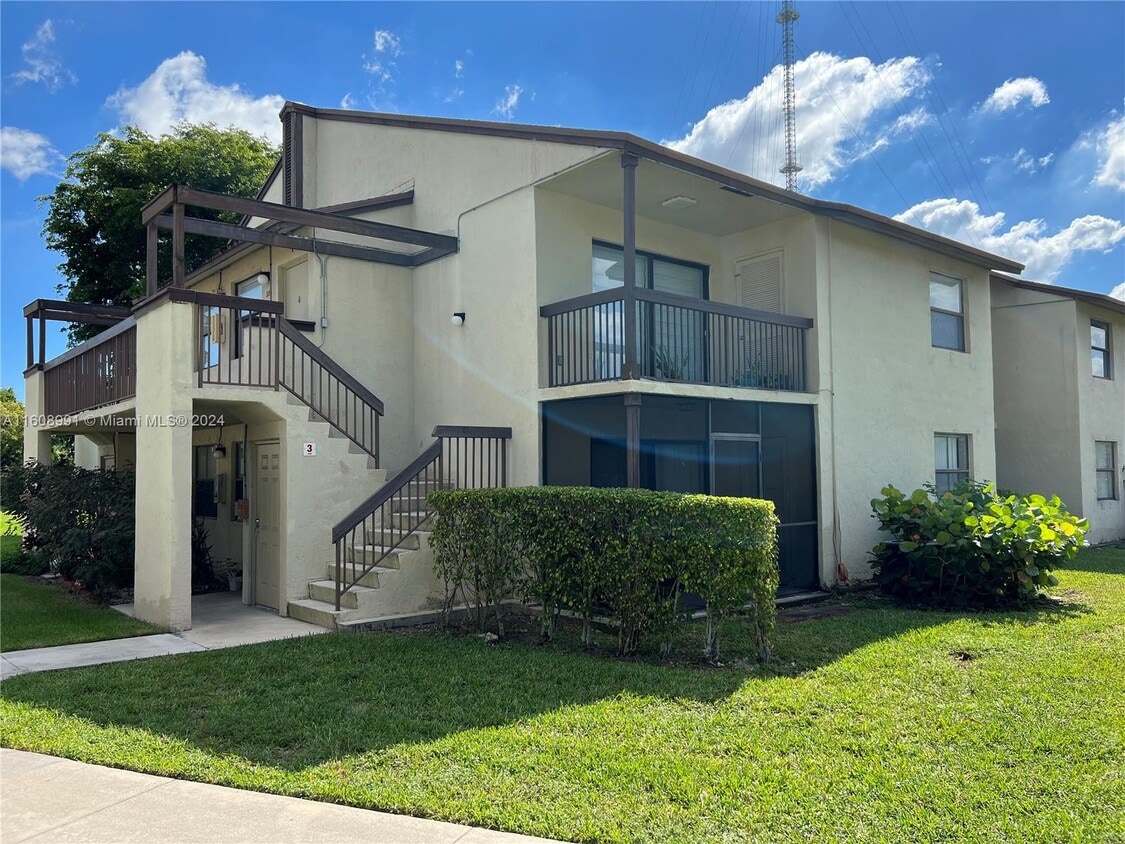 Primary Photo - 465 NW 210th St
