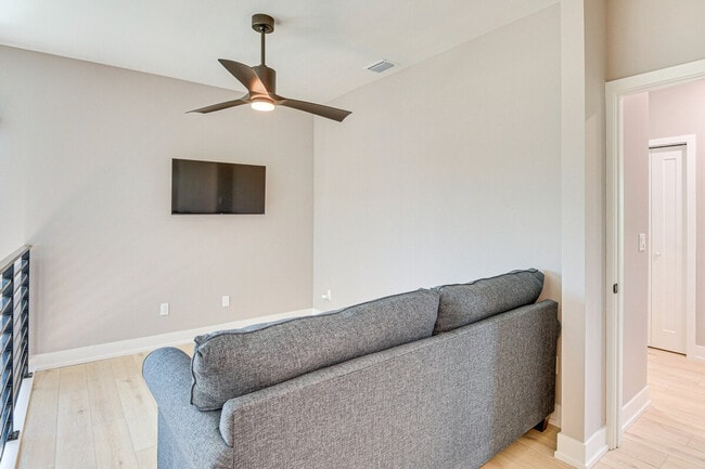 Building Photo - 118 Via Madrid Dr